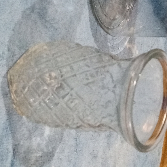 Vases - Picture 2 of 3